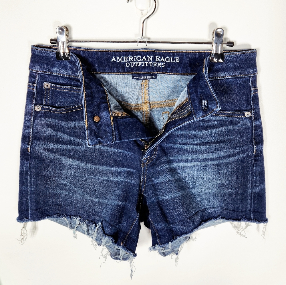 AE dark denim Hi-rise Shortie shorts. Sz6 raw hem w/ 4" inseam - Picture 5 of 5